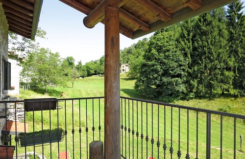 Porto Valtravaglia Casa | Preciosa casa de vacaciones privada para 6 personas con TV, patio, mascotas permitida y aparcamiento