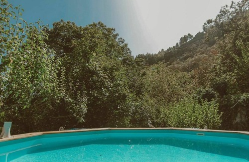 Vega de San Mateo Casa | Estupenda casa de vacaciones privada con WIFI, piscina, TV, patio y mascotas permitida