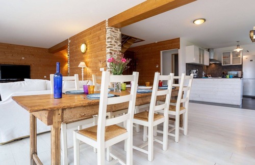 Denneville Casa | Estupenda casa de vacaciones privada con WIFI, TV, terraza, mascotas permitida y aparcamiento