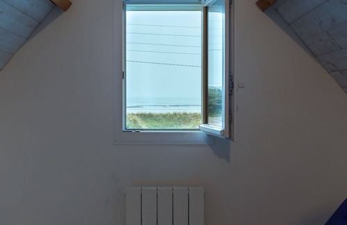 Denneville Casa | Estupenda casa de vacaciones privada con WIFI, TV, terraza, mascotas permitida y aparcamiento