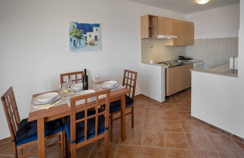 Klenovica Casa | Preciosa casa de vacaciones privada con piscina privada, A/C, WIFI, TV, terraza y aparcamiento
