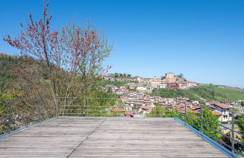 Castellinaldo Villa | Casa de vacaciones privada con A/C, WIFI, piscina privada, TV, terraza, vista panorámica