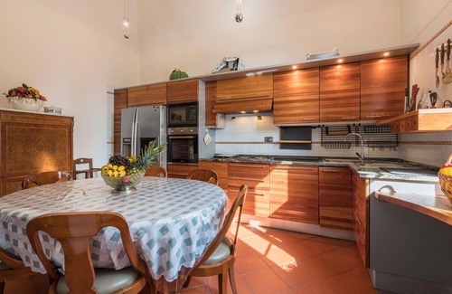 Chiusi Villa | Casa de vacaciones privada con piscina privada, WIFI, bañera de hidromasaje, A/C, TV, terraza
