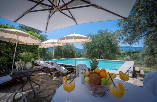 Chiusi Villa | Casa de vacaciones privada con piscina privada, WIFI, bañera de hidromasaje, A/C, TV, terraza
