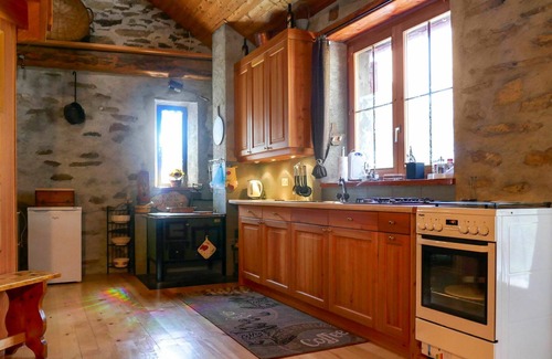 Acquarossa Casa | Preciosa casa de vacaciones privada con TV, terraza, vista panorámica y aparcamiento