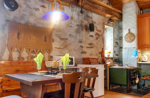 Acquarossa Casa | Preciosa casa de vacaciones privada con TV, terraza, vista panorámica y aparcamiento