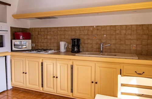 Tourrettes Casa | Maravillosa casa de vacaciones privada con A/C, TV, patio, mascotas permitida y aparcamiento