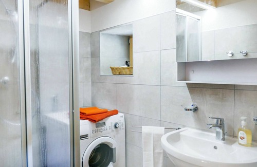 Malvaglia-dagro Casa | Maravillosa casa de vacaciones privada para 4 personas con TV, patio y mascotas permitida