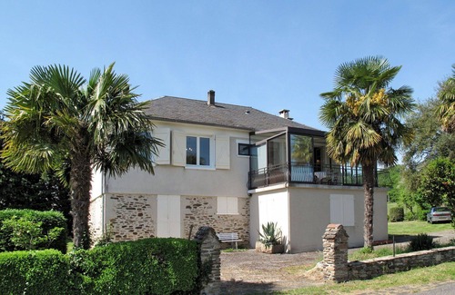 Altillac Casa | Estupenda casa de vacaciones privada con WIFI, TV, terraza, mascotas permitida y vista panorámica