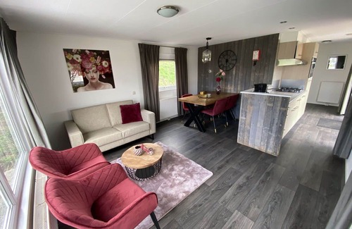 Dordtse Biesbosch Casa | Maravillosa casa de vacaciones privada para 4 personas con WIFI, TV, terraza y aparcamiento