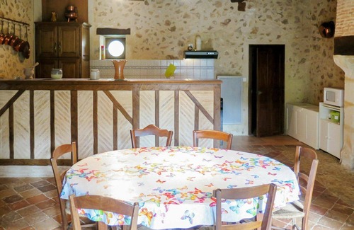 Saint-Jean-dEstissac Villa | Estupenda casa de vacaciones privada con WIFI, piscina privada, TV, mascotas permitida, aparcamiento