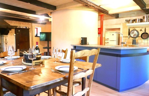 Semione Casa | Estupenda casa de vacaciones privada para 6 personas con WIFI, TV, patio y aparcamiento