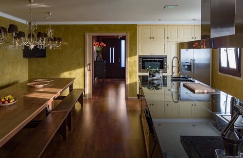 Malpica de Bergantinos Casa | Preciosa casa de vacaciones privada para 8 personas con WIFI, TV, terraza y aparcamiento