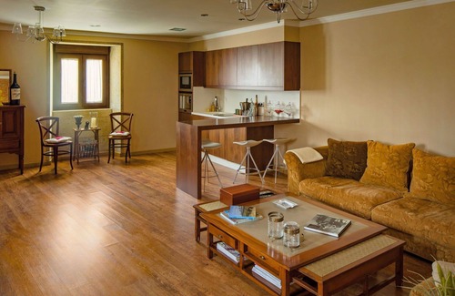 Malpica de Bergantinos Casa | Preciosa casa de vacaciones privada para 8 personas con WIFI, TV, terraza y aparcamiento