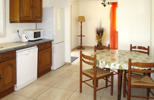 Valreas Casa | Estupenda casa de vacaciones privada con WIFI, TV, terraza, mascotas permitida y aparcamiento