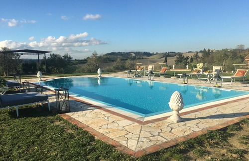 Lajatico Villa | Casa de vacaciones privada con WIFI, A/C, piscina privada, TV, patio, vista panorámica