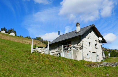 Acquarossa Casa | Casa de vacaciones privada con TV, terraza, mascotas permitida, vista panorámica, aparcamiento