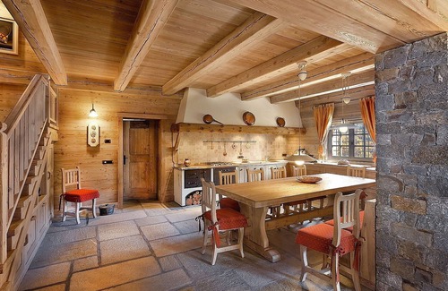 Grosotto Casa | Maravillosa casa de vacaciones privada con WIFI, TV, balcón, mascotas permitida y aparcamiento