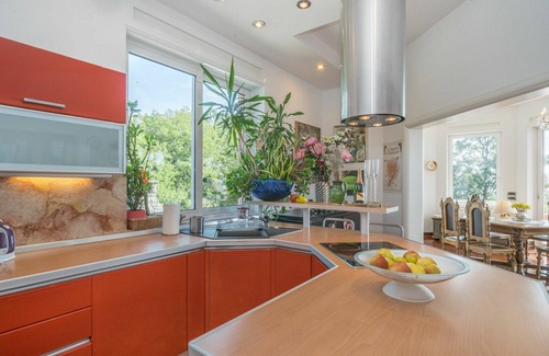 Zurkovo Villa | Preciosa casa de vacaciones privada con WIFI, A/C, piscina privada, TV, terraza y mascotas permitida