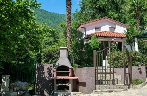 Medveja Casa | Estupenda casa de vacaciones privada con A/C, piscina, WIFI, TV, terraza y aparcamiento