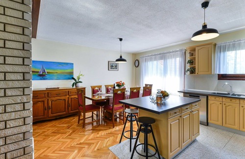 Bilice Casa | Preciosa casa de vacaciones privada con A/C, WIFI, piscina privada, TV, terraza y aparcamiento
