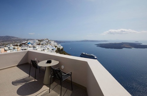 Firostefani Villa | Wonderful Santorini Villa | Villa Sheril | 1 Bedroom Suite | Outdoor Hot Tub | Spectacular Caldera View | Firostefani