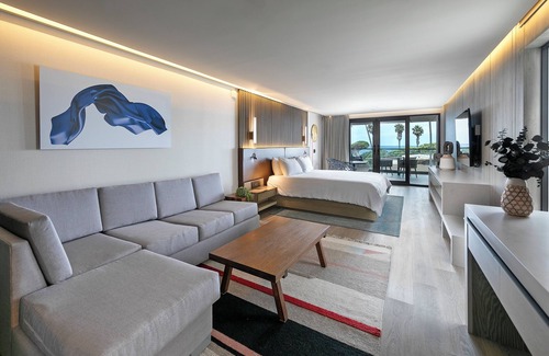 Village of La Jolla Hotel | Wonderful Stay! 2 Family-friendly Units! Swimming Pool Access! Parking On-site!