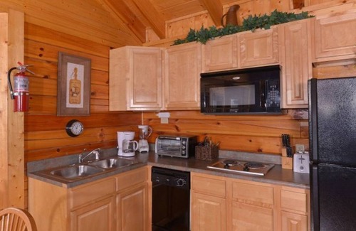 Pigeon Forge Apartamento | Wonderful Studio Cabin - Cerca del río y la ciudad. Perfecto para parejas!