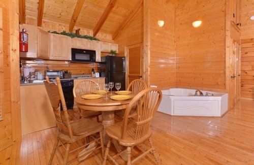 Pigeon Forge Apartamento | Wonderful Studio Cabin - Cerca del río y la ciudad. Perfecto para parejas!