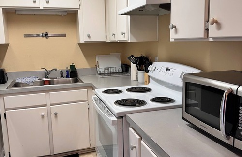 Dallas Casa | Wonderful townhome with WiFi in vibrant Dallas
