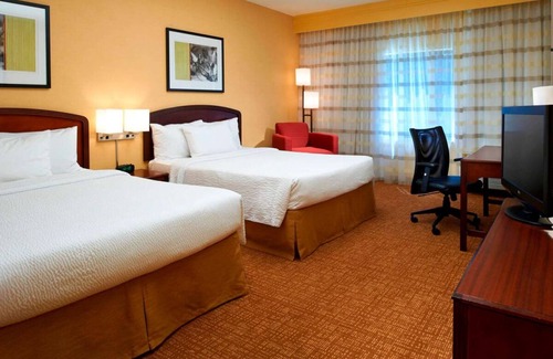 West Dundee Complejo | Wonderful Trip! 3 Units w/ FREE Parking, Indoor Pool, Games at NOW Arena!