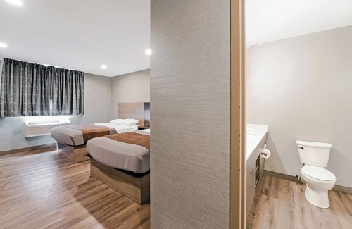 Foxboro Casa | Wonderful Trip! 4 Comfortable Units w/ Free Bfast, Near Gillette Stadium!