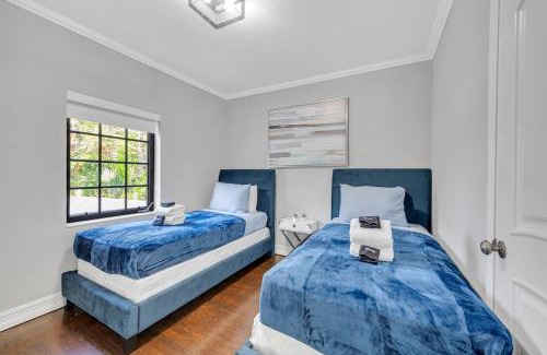 The Roads Casa | Wonderful Tropical Pool House Miami South Brickell