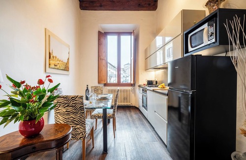 Santo Spirito Apartamento | Nuevo carmín dulce San Frediano