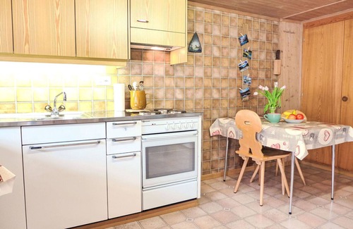 Frutigen Villa | Preciosa casa de vacaciones con WIFI, TV, mascotas permitida, vista panorámica y aparcamiento