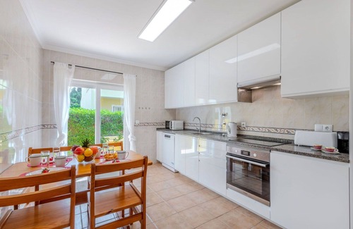Pera Casa | Maravillosa casa de vacaciones para 6 personas con piscina, A/C, WIFI, TV, terraza y aparcamiento