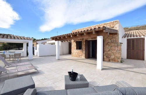 Baia Sant'Anna Villa | Estupenda casa de vacaciones para 7 personas con A/C, WIFI, TV, patio y aparcamiento