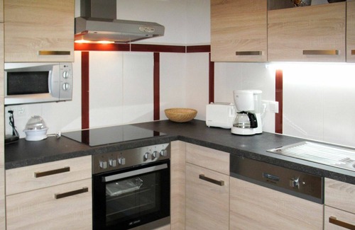 Aich Casa | Estupenda casa de vacaciones para 10 personas con WIFI, TV, patio y aparcamiento