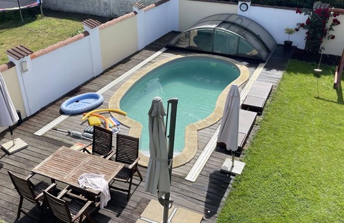 Kolin 2 Casa | Casa de vacaciones con WIFI, jacuzzi, piscina privada, TV, patio, aparcamiento