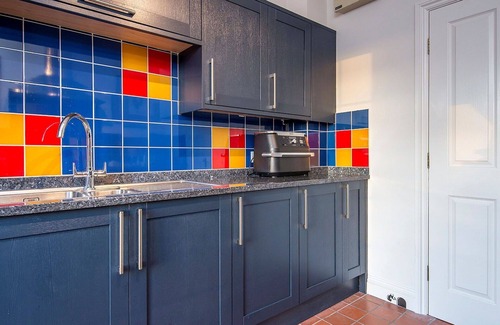 Carmarthen Casa | Casa de vacaciones con jacuzzi, WIFI, piscina privada, mascotas permitida, aparcamiento