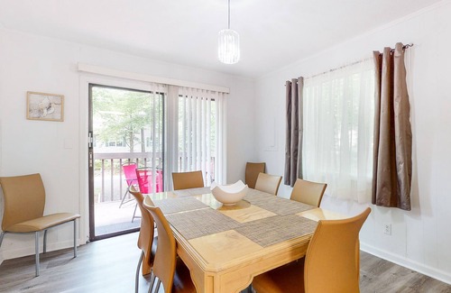 Ocean Pines Cabina | Wonderful Wooded Gem W/ Free WiFi, Full Kitchen, Private Deck & Great Location!