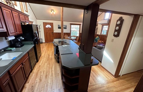 Florence Casa | Wonderfully located near Bay Street and all the wonderful restaurants. Sauna!