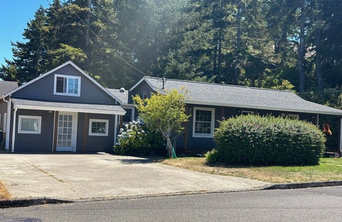 Florence Casa | Wonderfully located near Bay Street and all the wonderful restaurants. Sauna!