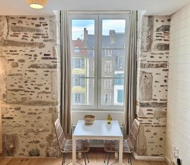 Centre Ville Apartamento | WonderHost, bois et pierre en cœur de ville