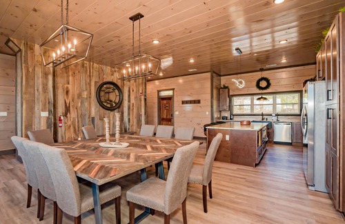 Bluff Mountain Cabina | Wonderland Lodge: Mtn Views, Pool, S/Secluded, Games Theater, wifi, hot tub...