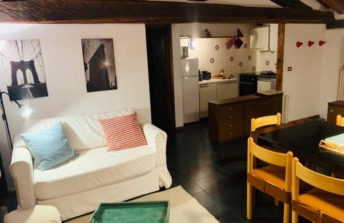 Pallusieux Apartamento | Wood and stone Chalet apartment