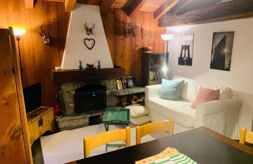 Pallusieux Apartamento | Wood and stone Chalet apartment