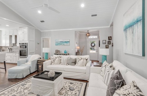 Sugarwood Beach Casa | Wood Beach Retreat – Perfect 30A Location offering Easy Beach Access & Private Pool