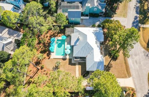 Sugarwood Beach Casa | Wood Beach Retreat Perfect 30A Location offering Easy Beach Access & Private Pool