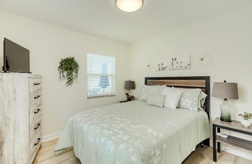 Lakeland Casa | Wood Circle Art Deco Home near Disney and I4